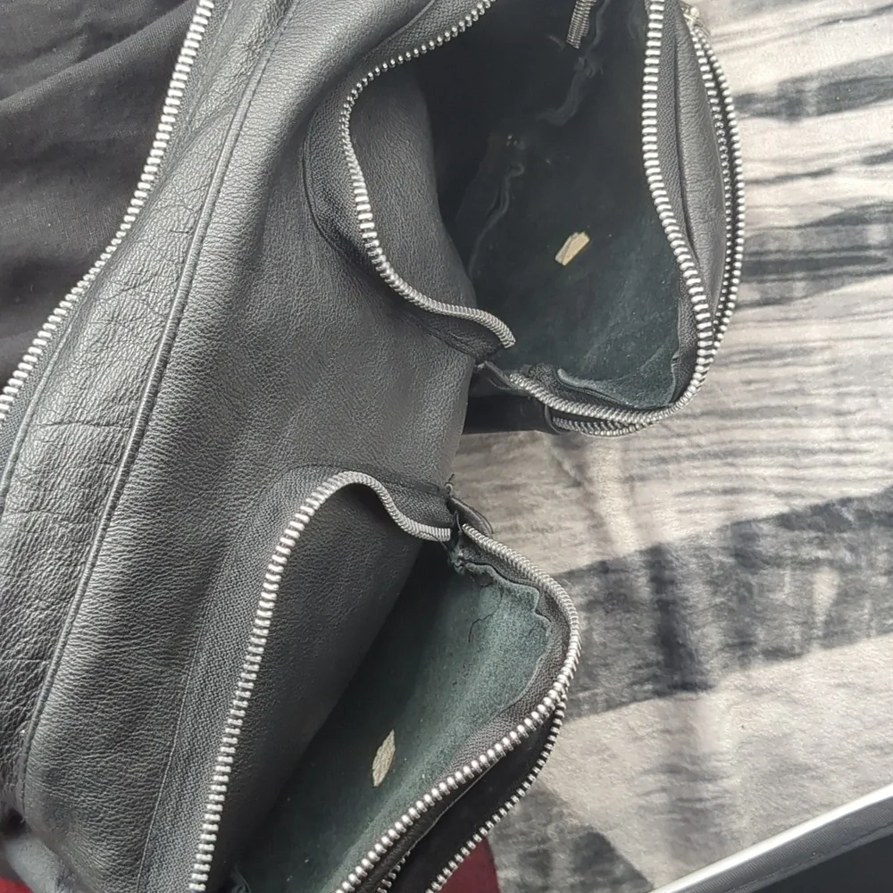 Pele Che Coco Black Leather Bag
